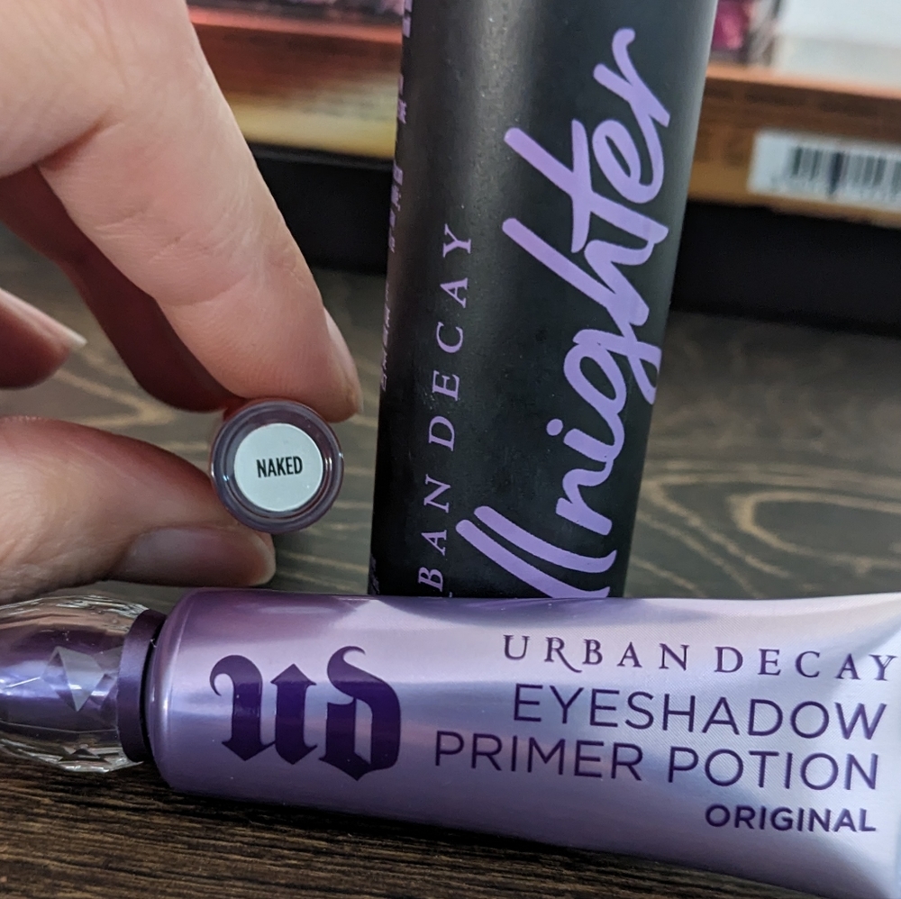 SOLD NEW Urban Decay Naked Palette 7 Piece Bundle Heat Primer Potion All Nighter - Picture 13 of 13